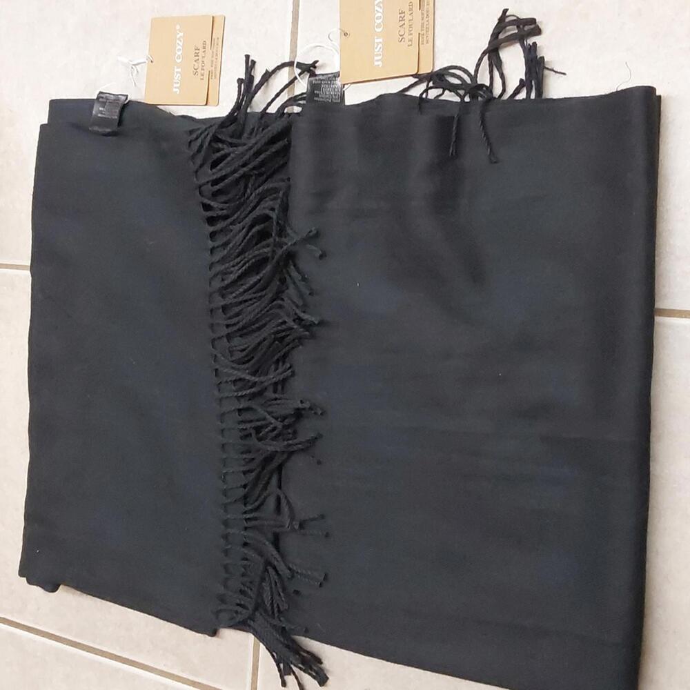 Just Cozy Black 27" x 68" scarf with 3" tassels NWT - Picture 6 of 12